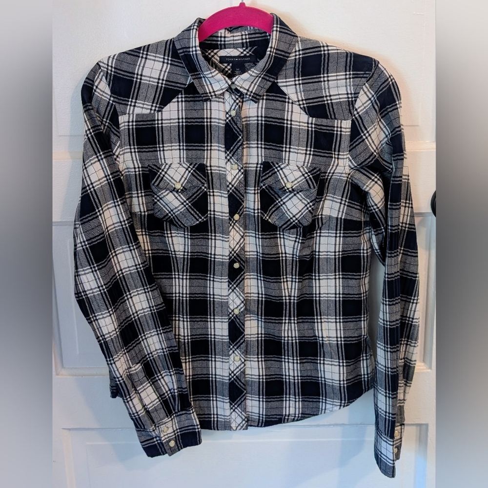 Tommy Hilfiger Women's Plaid Snap Front Shirt, Size M, dark blue and white